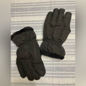 💛TODAY***$10***Designer P black water resistant gloves.
